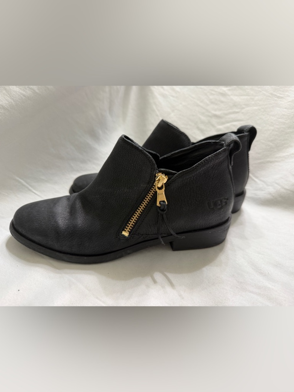 UGG Black Leather Ankle Boots Womens 7 Side Zip Low Heel Booties